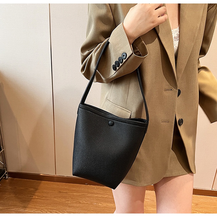 Large-Capacity Pebbled Leather Tote Bucket Bag for Women | Spring thumbnail 12