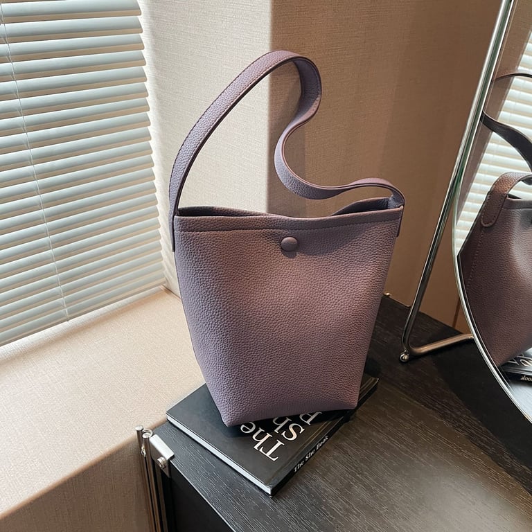 Large-Capacity Pebbled Leather Tote Bucket Bag for Women | Spring