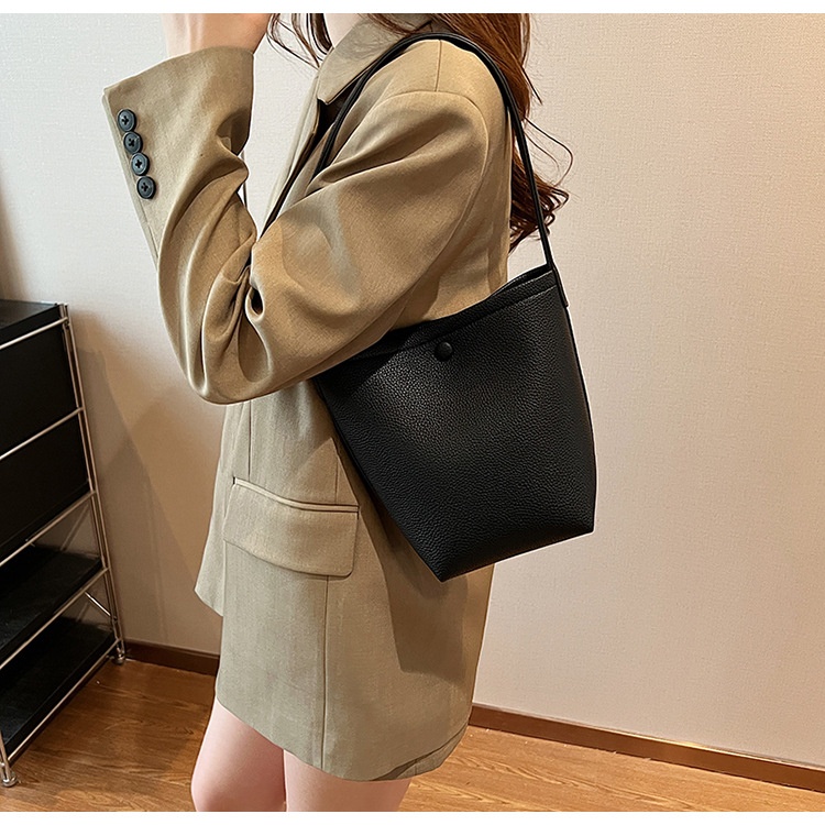 Large-Capacity Pebbled Leather Tote Bucket Bag for Women | Spring thumbnail 14